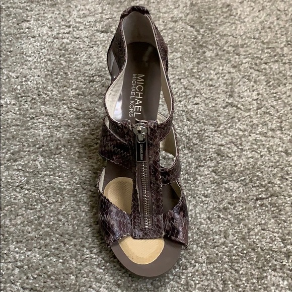 Michael Kors snake print heals - Picture 3 of 6